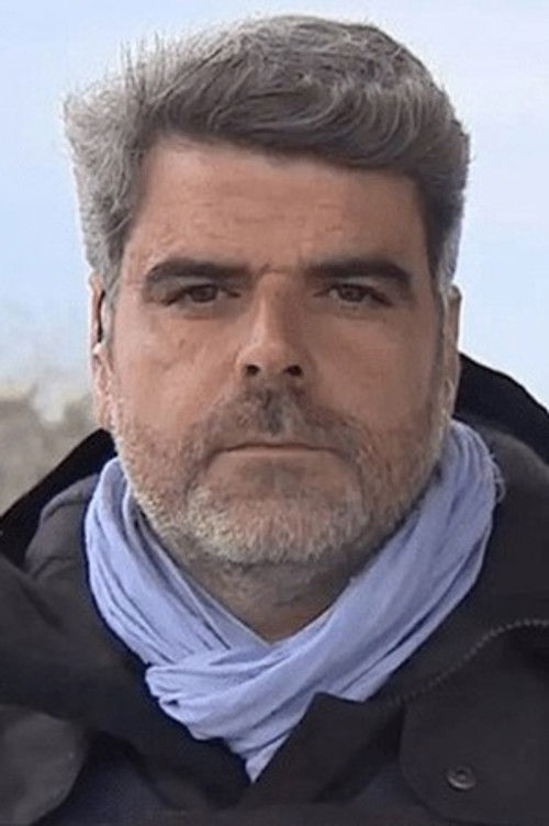 Nuno Pereira as Jornalista