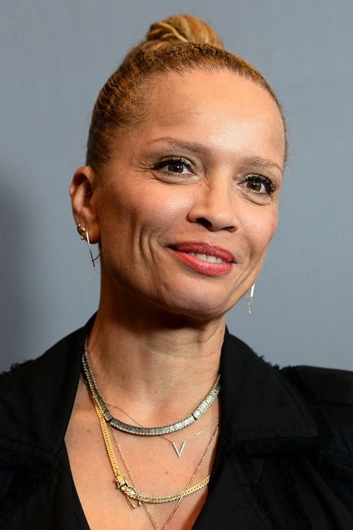 Victoria Mahoney as Mary