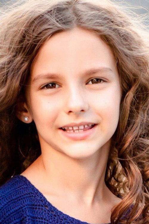 Eva Salkova as Полинка Сычёва