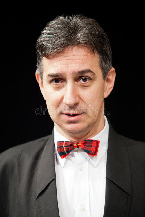 Mihai Bisericanu as Paramedic