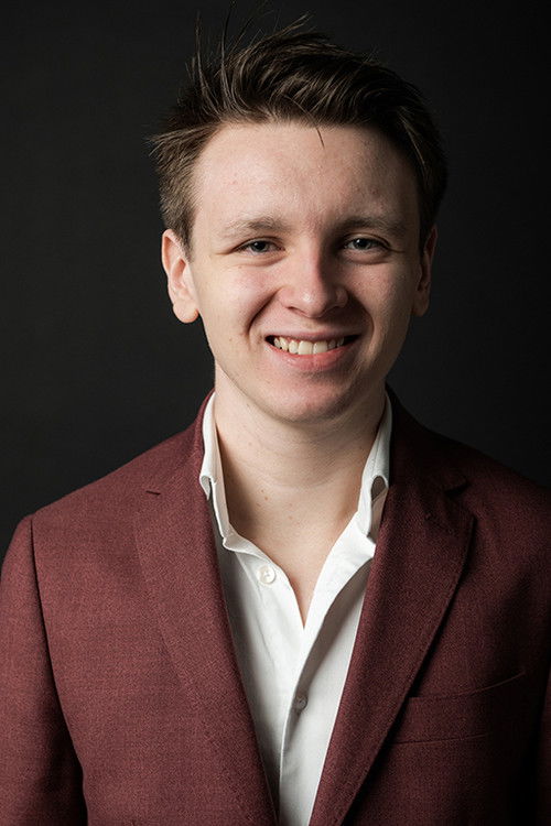 Rufus Glaser as Ivan