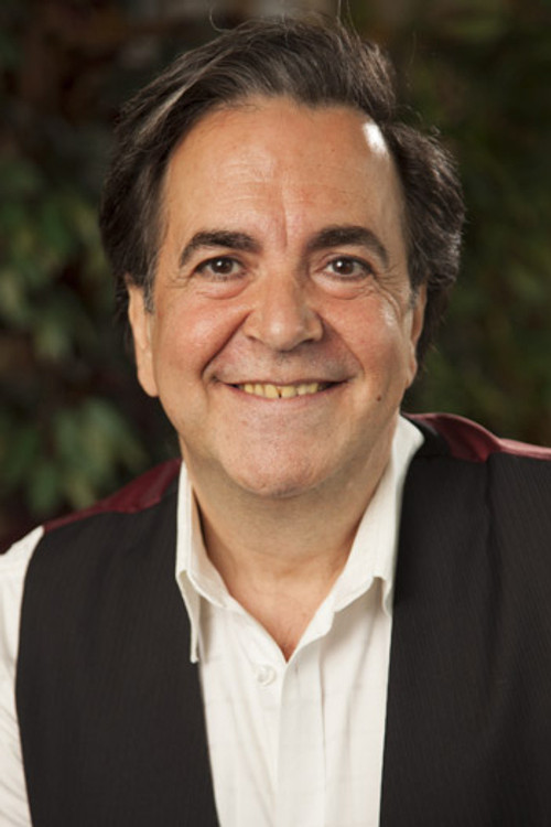 Marco Ramirez as Serveur terrasse