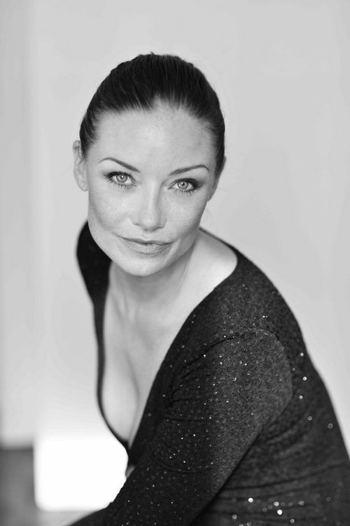 Carolina Carlsson as Léa