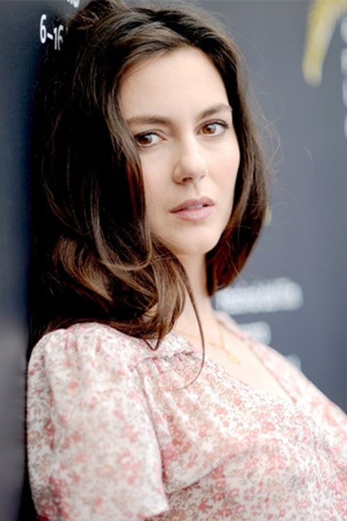 Julia Faure as Lucie