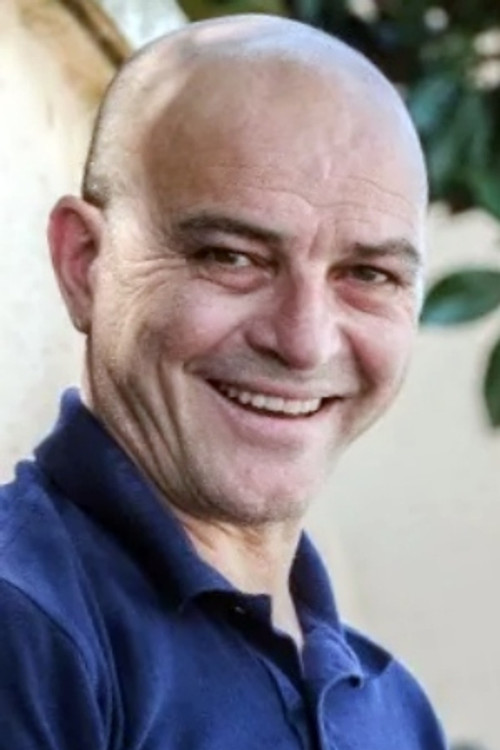 Hakim Amokrane as Self