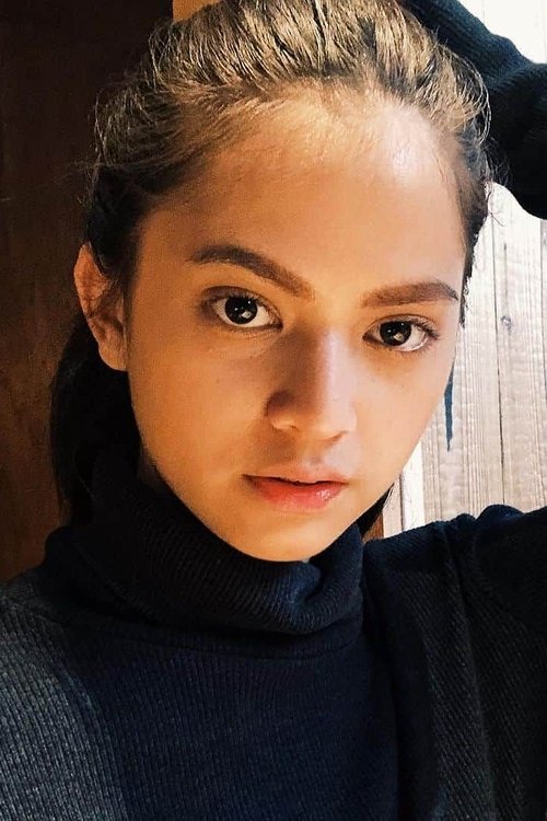 Maudy Effrosina as Karina