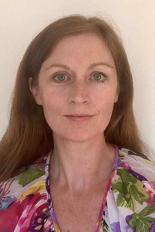 Franziska Stürmer as Nadine