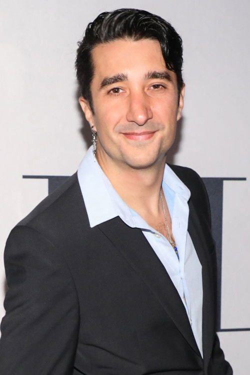 Thales Corrêa as Cuddelz