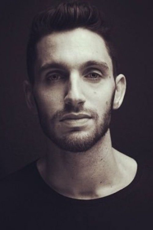 Simon Garshasebi as Sasan