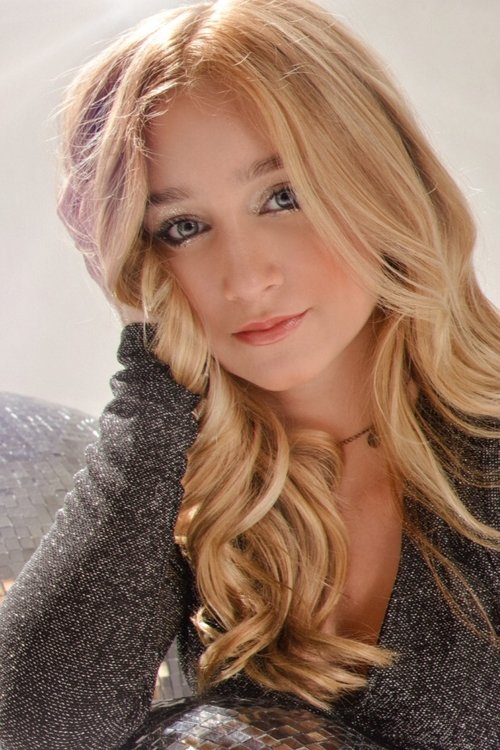 Luiza Gattai as Maria da Glória