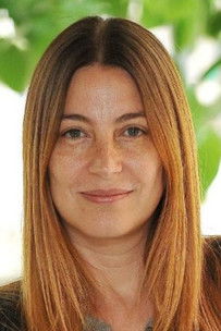 Vahide Perçin as Nevin