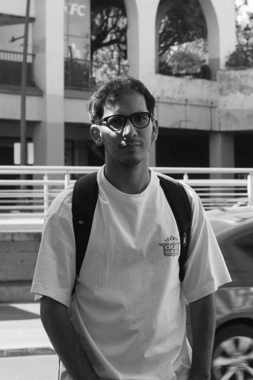 Pablo Cristo Navarro as Pérez