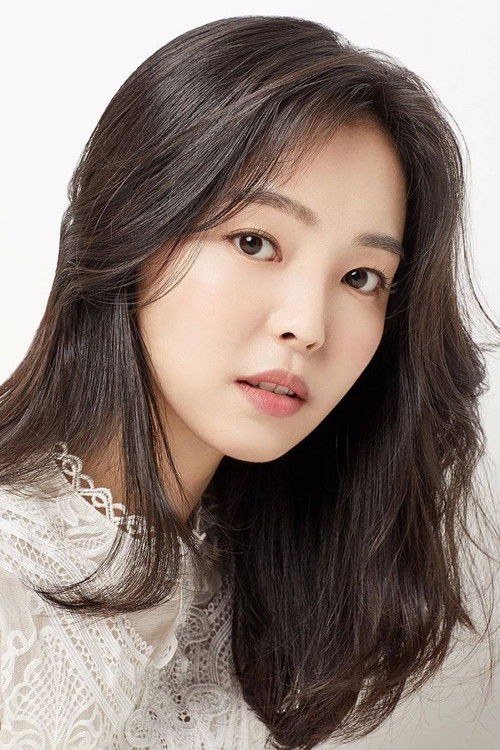 김예슬 as Lee Hye Yun [designer Nalsaem Design]