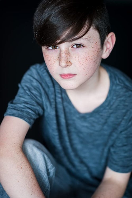 Shaia Lipnik as Ghost Kid