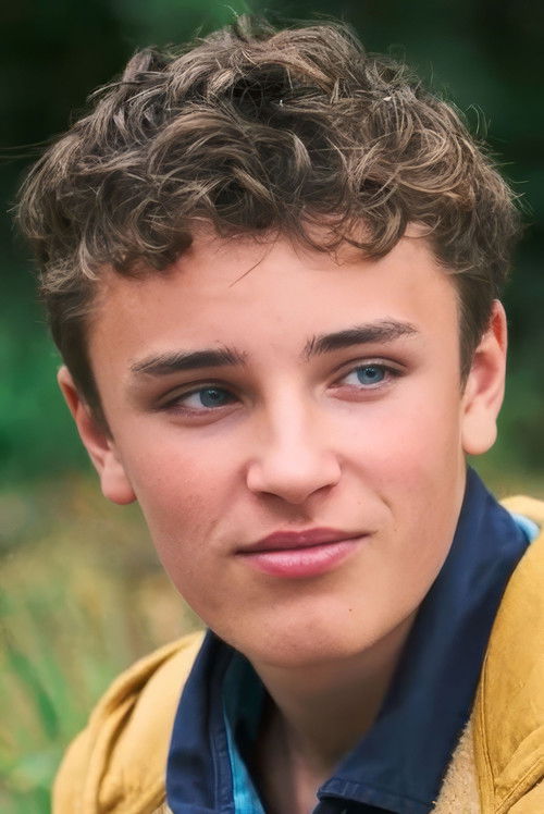 Jonathan Meinert Pedersen as Lau