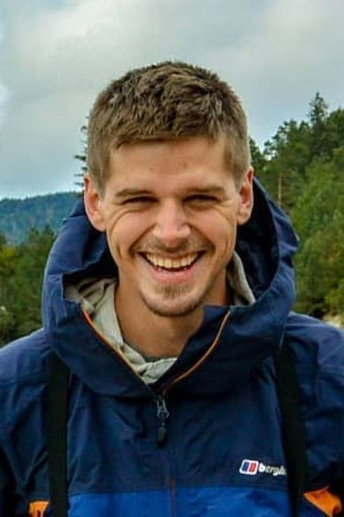 Koen De Leeuw as Self - Survivalexpert