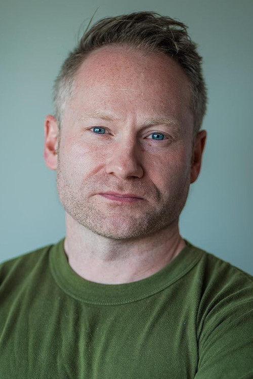 Morgan Derera as Scott Larson