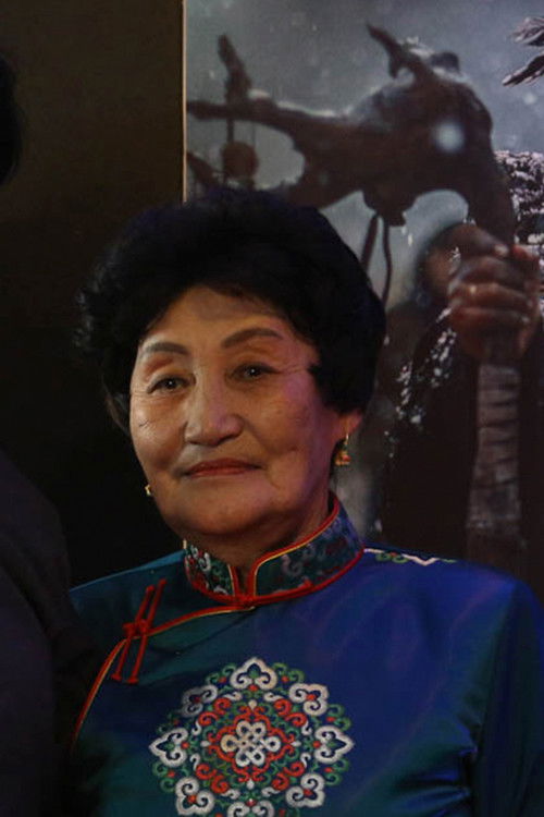 Tserendarizav Dashnyam as Oyun