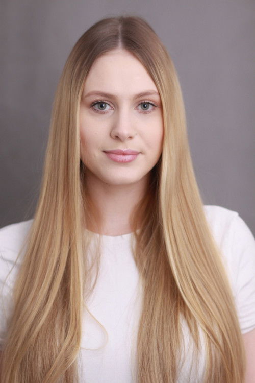 Patrycja Topajew as Young Izabela