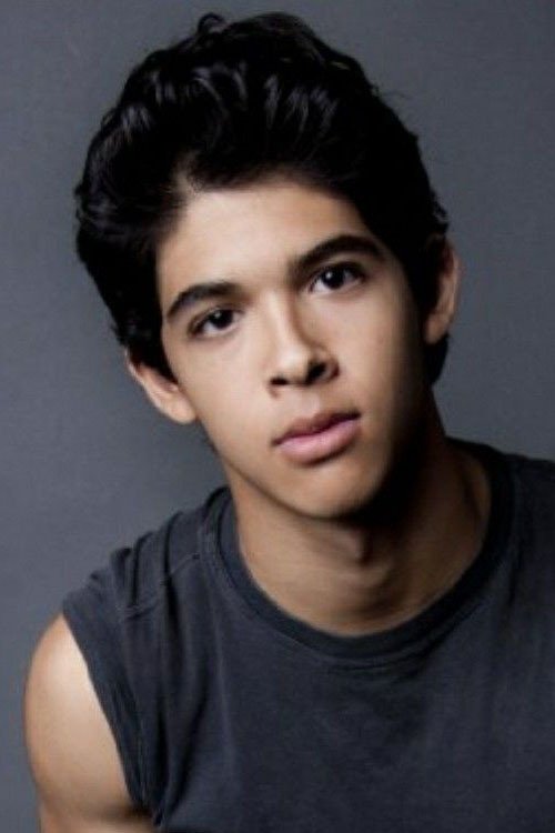 Luca Oriel as Oscar
