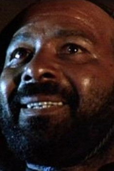 Jose Halufi as Gravedigger