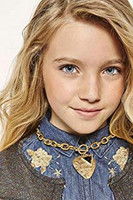 Clòe Romagnoli as Flam (Flaminia Morris)