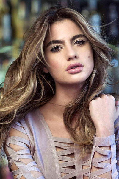 Cristina Marino as Eva