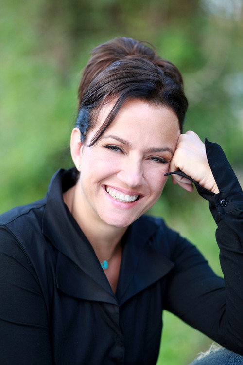 Tzufit Grant as Tom's Mom