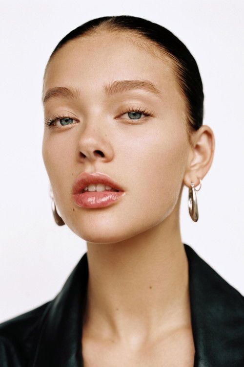 Jessica Alexander as Hannah