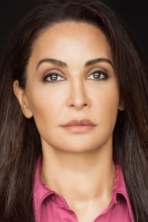 Mitra Lohrasb as Arezou