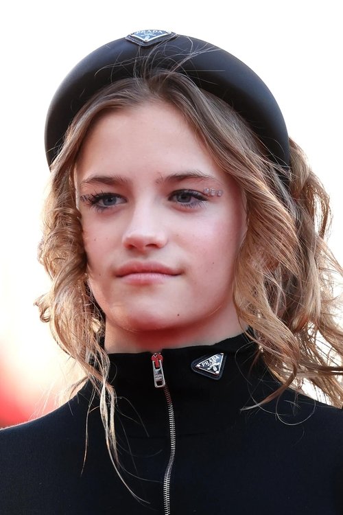 Lizzielou Corfixen as 