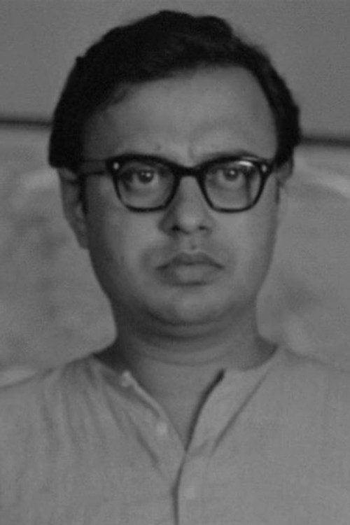 Anil Chatterjee as Subrata Mazumdar