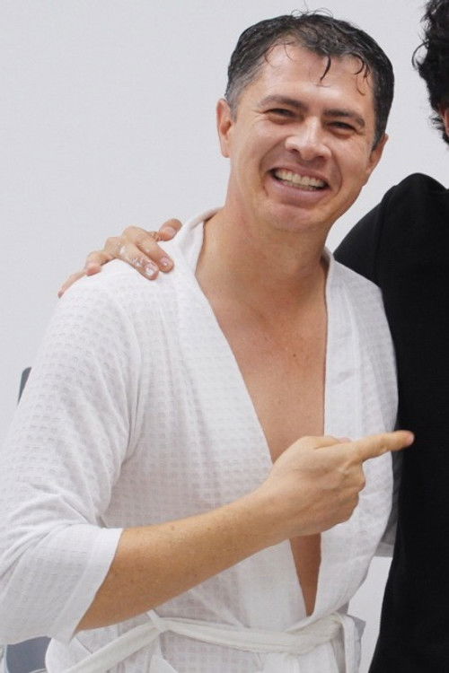 Mauricio Camarena as Padre de María