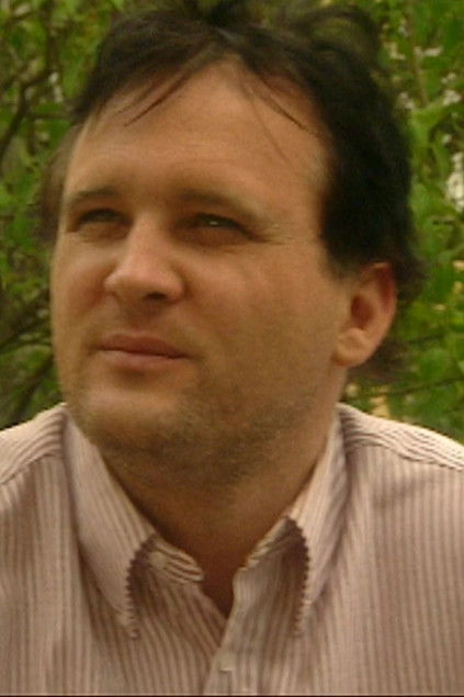 Jon Schau as Flere roller