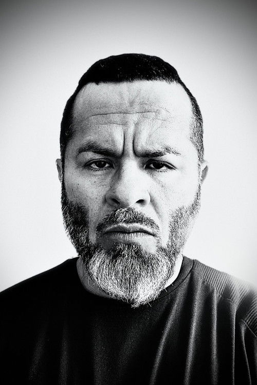 Mauricio Madero as Agente Alex