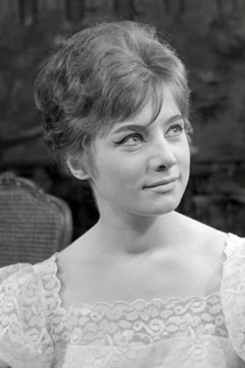 Karola Csürös as az igazgató felesége