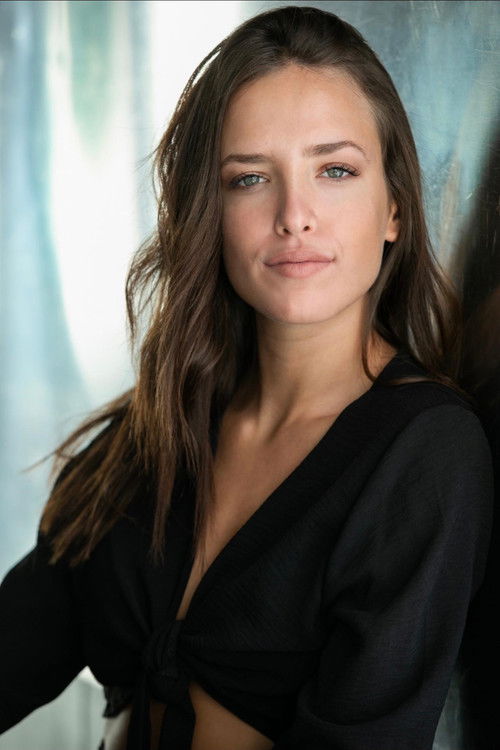 Christina Gkioka as Thea