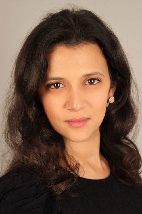 Carolina Serrão as Cátia