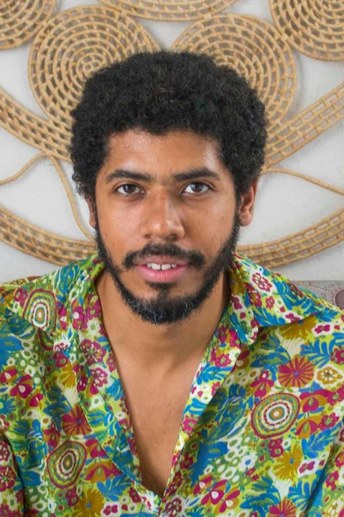 Arthur Canavarro as Valter (adulto)