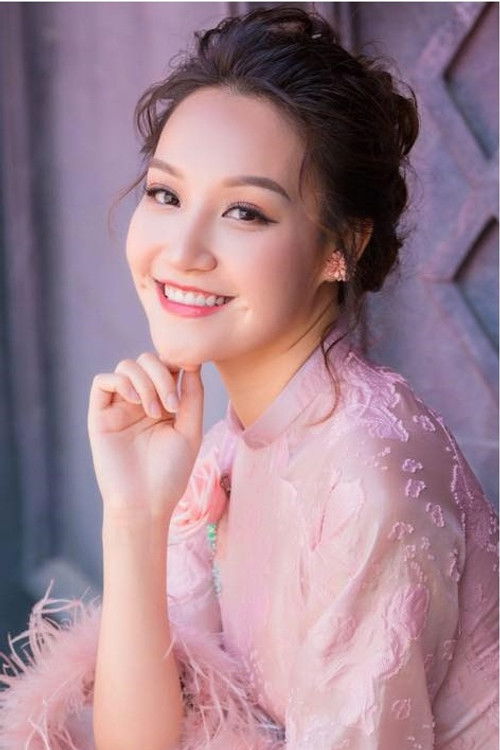 Thu Thuỷ as Self - Contestant