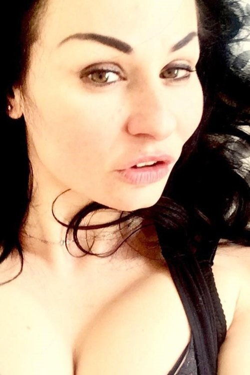 Angela Ferlaino as Raffaella