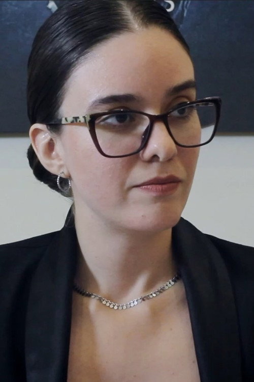 Iolanda Souza as Priscila Simões