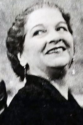 Leonor Rinaldi as Doña Herminia