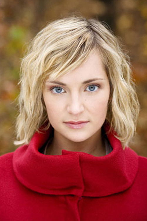 Sabrina Reiter as Nina