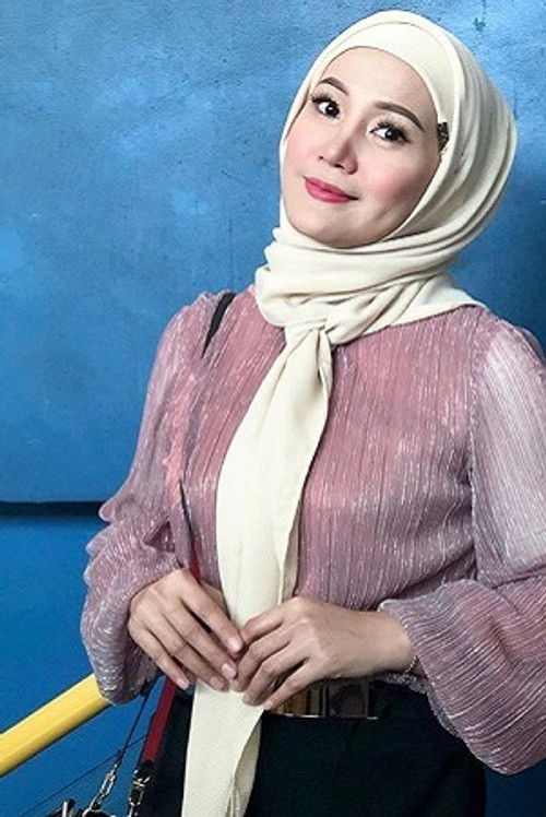 Yana Samsudin as 