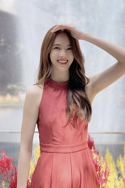 Tay Ying as Isla Chang