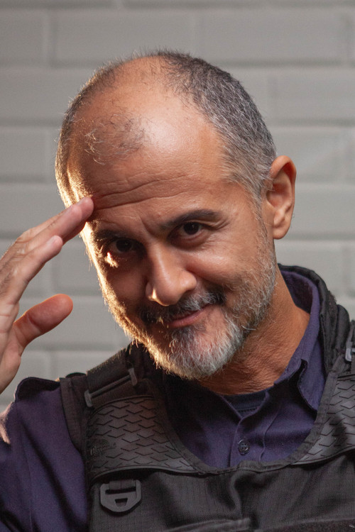 Uriel Martinez as Sr. Pedante