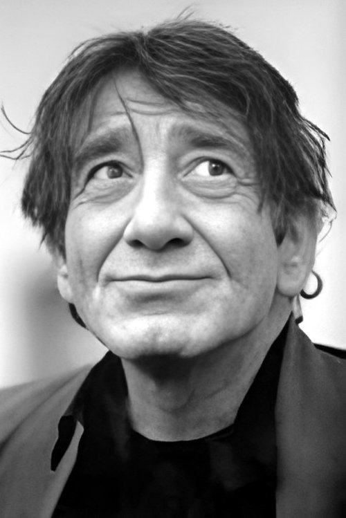 Vicky Messica as Vava