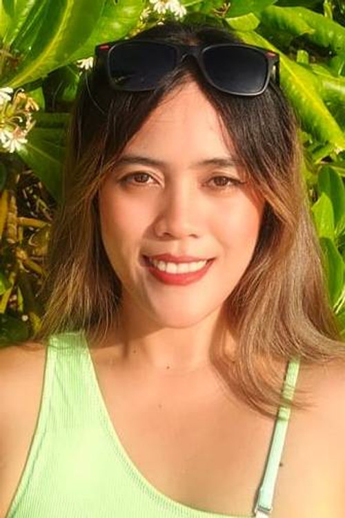 Yvonne Adarna as Aling Milagros