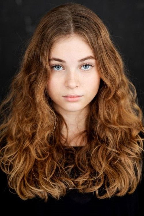 Anna Olympia Bøss as Julie